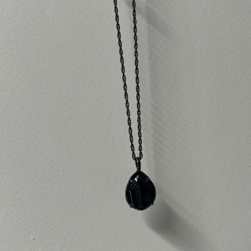 Kendra Scott necklace